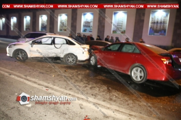 Բախվել են Toyota Camry-ն ու Ford-ը և կայանված BMW-ն. կա 4 վիրավոր
