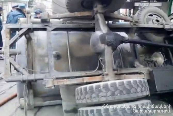 Արմենակյան փողոցում բենզինատար է շրջվել