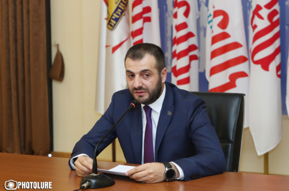 «Եթե ուզենայինք Հրապարակում երկու արտիստ` տանից բերած «կուռտկաներով» համերգ անեին, կունենայինք ավելի մատչելի միջոցառում»․ փոխքաղաքապետը՝ ամանորյա միջոցառումներին քաղաքապետարանի հատկացումների մասին