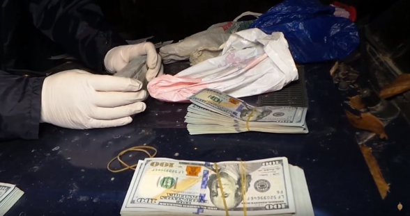70․000 դոլար գողացած տղամարդը բերման է ենթարկվել ու ձերբակալվել (տեսանյութ)