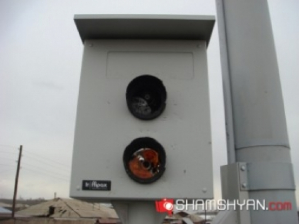 Երևանում կոտրել են միանգամից մի քանի արագաչափ