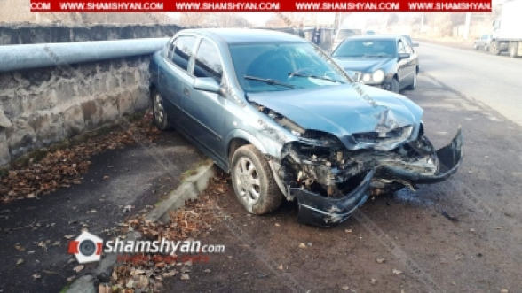 Կոտայքի մարզում բախվել են Mitsubishi Pajero io-ն և Opel Astra-ն. վերջինը հայտնվել է հետիոտնի համար նախատեսված մայթին. կա վիրավոր