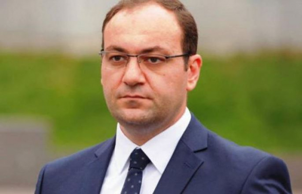 Իշխանությունն էլ եմ ես, ընդդիմությունն էլ