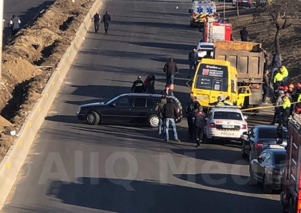 В Грузии в ДТП с микроавтобусом погиб 1 и пострадали 14 человек