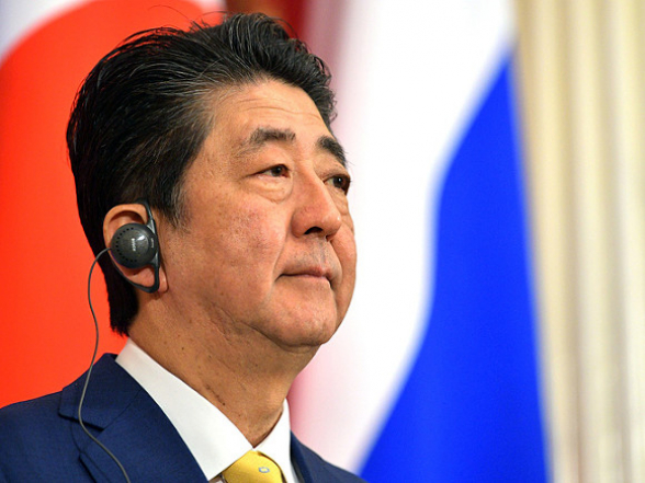 Премьер Японии выразил желание заключить мирный договор с Россией