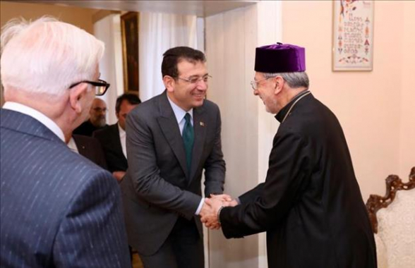 Ստամբուլի քաղաքապետը Սուրբ Ծննդյան տոնի առթիվ այցելել է Թուրքիայի կաթոլիկ հայերի առաջնորդին (լուսանկարներ)