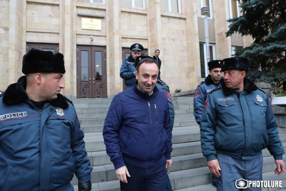 Մահապարտի հոգեբանությամբ նետվել են «մարտի»` տրորելով բոլոր գրված ու չգրված օրենքները