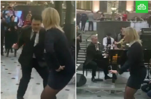 Մարիա Զախարովան պարել է ԱԳՆ-ում նշվող ամանորյա միջոցառման ժամանակ