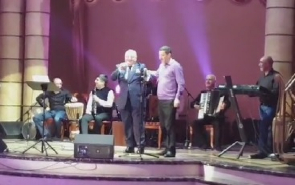 Праздничный дуэт Геворга Петросяна и Вардана Гукасяна