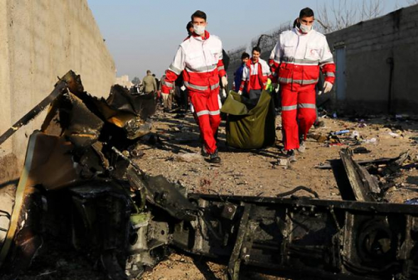 CNN сообщил, что самолет в Иране могли сбить двумя ракетами