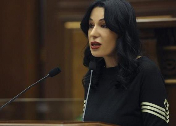 Էս բա ո՞ւր եք, ազգի Կլարա Ցետկիններ