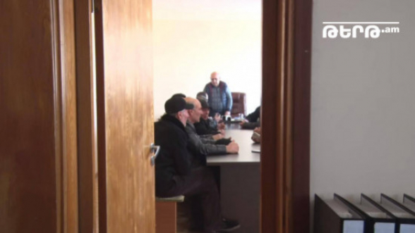 Էջմիածնի ՋՕ ընկերության վարչությունը լուծարվել է, ինչն էլ առաջացրել է աշխատակիցների զայրութը (տեսանյութ)