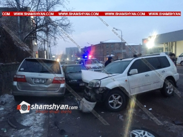 «Աֆինա» հյուրանոցի մոտ բախվել են Honda-ն ու Opel-ը. վիրավորներից մեկին հայտնաբերել են բեռնախցիկում
