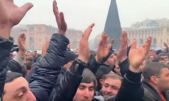 Акция протеста фермеров и мясников: между протестующими и полицейскими завязалась потасовка (видео)