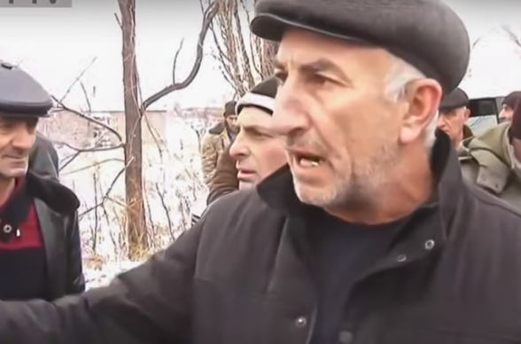 Կառնուտ գյուղի բնակիչները ճանապարհ են փակել