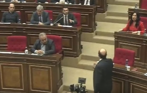 «Կոռեկտ պահեք ձեզ». լեզվակռիվ ԱԺ-ում Ռուբինյանի և Մարուքյանի միջև