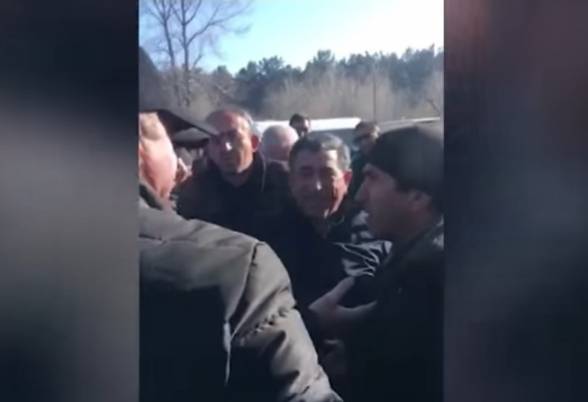 Մսավաճառներն ու անասնապահները առավոտյան փակել են Վարդենիս-Երևան միջպետական ճանապարհը