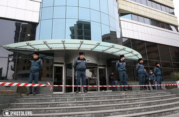 В «Эребуни Плаза» в Ереване прозвучали выстрелы: стрелок обезврежен (видео)