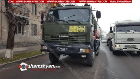 Երևանում 65-ամյա ՀՀ ՊՆ ծառայողը КамАЗ-ով թիվ 52 դպրոցի դիմաց՝ հետիոտնային անցման վրա, վրաերթի է ենթարկել դպրոցականին. վերջինս հիվանդանոցում մահացել է