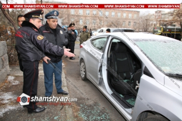Երևանում Hyundai Elantra ավտոմեքենայի դուռը մեքենայի վրայից պոկել ու գողացել են (տեսանյութ)