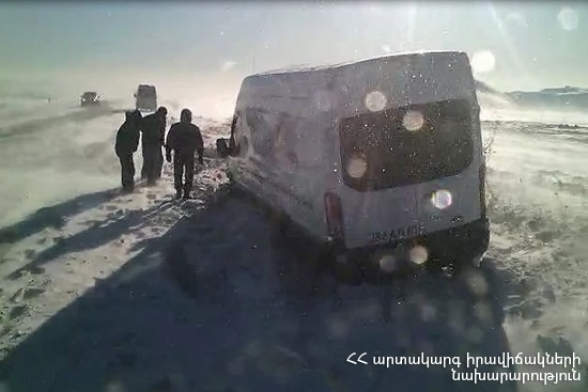 Հանրապետության տարբեր տարածքներում ավտոմեքենաներ են արգելափակվել