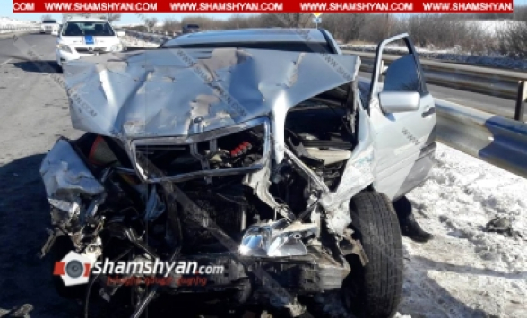 Կոտայքի մարզում բախվել են Mercedes-ն ու Opel Zafira-ն. կան վիրավորներ