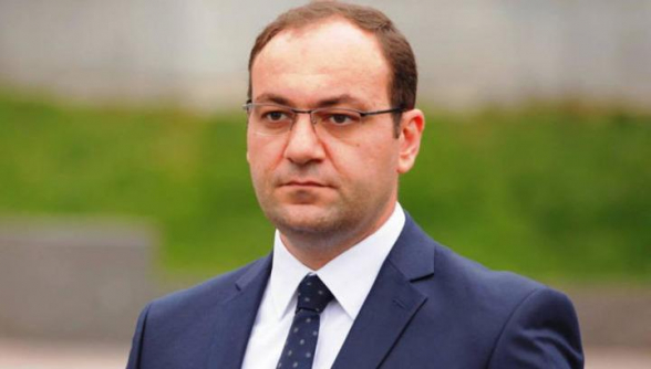 Եթե մարդը հանդես է գալիս կոշտ քննադատությամբ, ապա նրան կպառկեցնեն ասֆալտին, դիմակավորված անձինք բերման կենթարկեն. Արսեն Բաբայանը՝ Մալյանի բերման ենթարկելու մասին