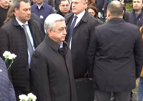 Սերժ Սարգսյանն այցելել է «Եռաբլուր» պանթեոն (տեսանյութ)