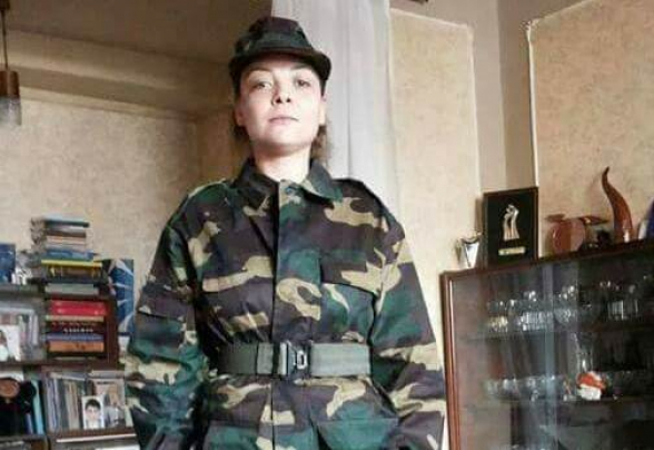 Նա գրկեց ինձ ու այդ հզոր մարդու աչքերում արցունք երևաց․ նա այն մարդն էր, ում հասել էր իմ գործած գուլպան ու նամակը