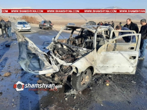 Շիրակ գյուղում բախվել են Nissan X-Trail-ն ու Opel-ը. Opel-ում հրդեհ է բռնկվել, այն ամբողջությամբ վերածվել է մոխրակույտի. կան վիրավորներ