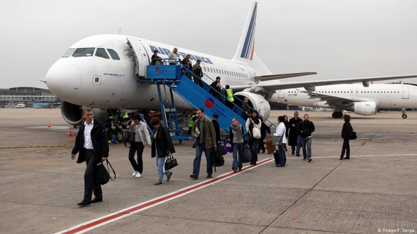 На борту летевшего из Парижа в Москву лайнера подрались пилоты – СМИ