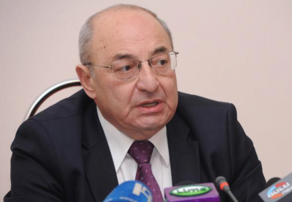 Ես բացասաբար եմ վերաբերվում. Վազգեն Մանուկյանը՝ Սահմանադրության փոփոխության մասին