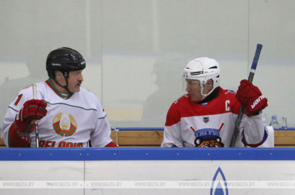 Путин и Лукашенко сыграли в хоккей