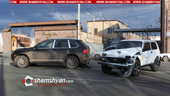Երևանում բախվել են Porsche Cayenne-ն ու Niva-ն