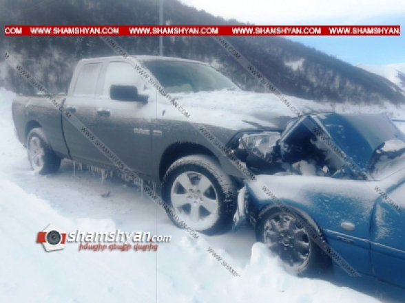 Կոտայքի մարզում Ճակատ-ճակատի բախվել են Dodge-ն ու Mercedes-ը. կան վիրավորներ
