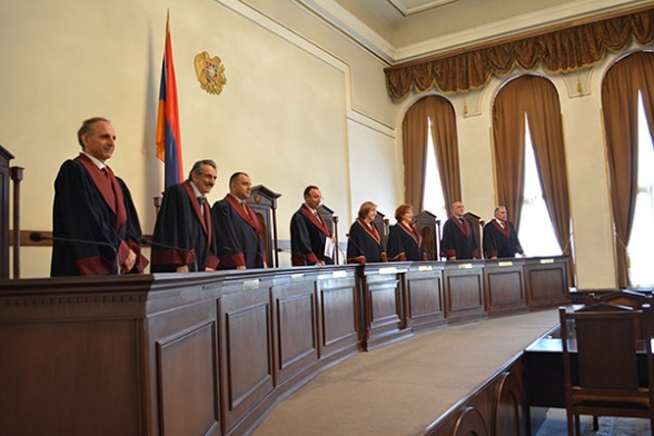 Конституционный суд опубликует «перлы» безграмотности властей – «Грапарак»