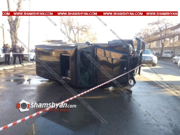 Երևանում բախվել են «Mercedes»-ն ու Nissan-ը. «Mercedes» կողաշրջվել է, Nissan-ն էլ բախվել է կայանված BMW X5-ին. կա 4 վիրավոր (տեսանյութ)