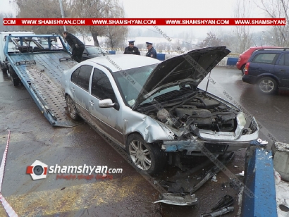 Volkswagen-ը բախվել է կամրջի բետոնե արգելապատնեշին. կա վիրավոր