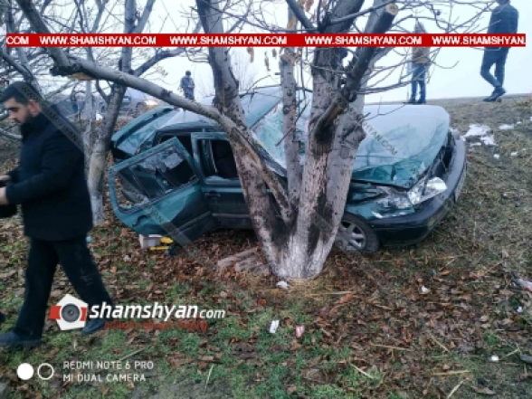 Արարատի մարզում բախվել են Opel-ն ու Volkswagen-ը. վերջինն էլ հայտնվել է ձորակում՝ բախվելով ծառերին
