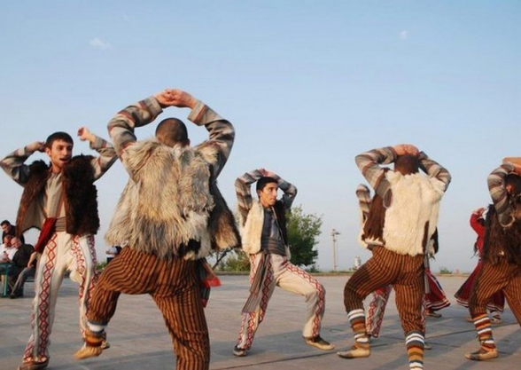 «Յարխուշտա» խաղանք կամ հանրաքվե պարեցնենք, տնտեսությունն էլ՝ իրեն-իրեն... կաճի