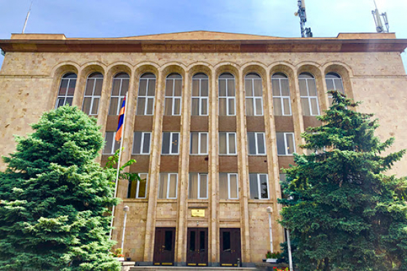 КС Армении признал антиконституционным невыплату зарплаты полицейским в случае временного приостановления их полномочий