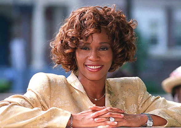 Համացանցում առաջին կադրերն են հայտնվել Ուիթնի Հյուսթոնի հոլոգրամի համերգից (տեսանյութ)