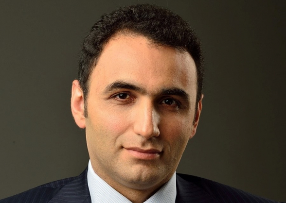 Ի՞նչ կապ ունի այս սենսացիոն հայտարարությունը ձեր աջակիցների կողմից Սահմանադրության պահանջների խախտմամբ ձեռնարկած հանրաքվեի սկսվող քարոզարշավի հետ