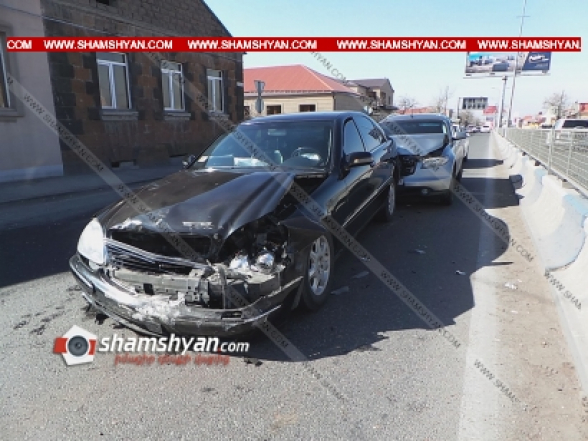 Երևանում բախվել են Infiniti-ն, Mercedes Տ 500-ը և Toyota Camry-ն