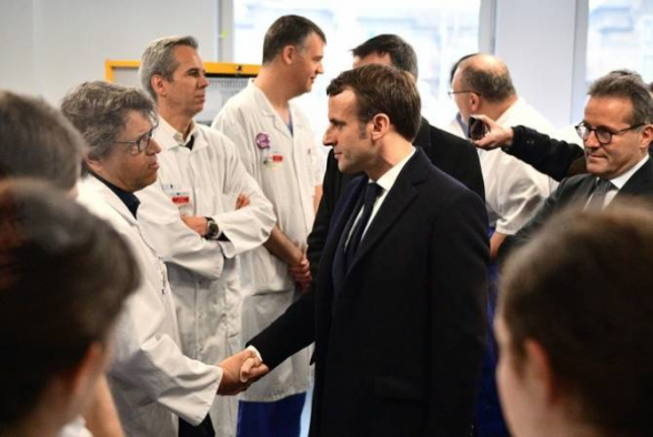 Президент Франции заявил, что эпидемия коронавируса впереди