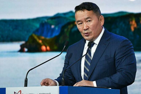 Президент Монголии подарил Китаю 30 тысяч баранов