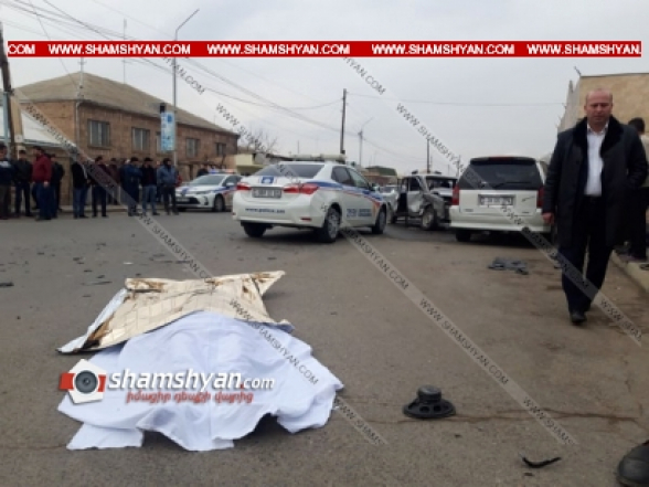 Արարատի մարզում բախվել են BMW-ն ու «06»-ը, «06»-ն էլ բախվել է կայանված Mitsubishi-ին