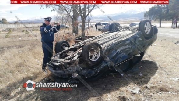 Լոռու մարզում բախվել են 2 Opel-ները, որոնցից մեկը գլխիվաjր հայտնվել է ճանապարհից դուրս. կա վիրավոր