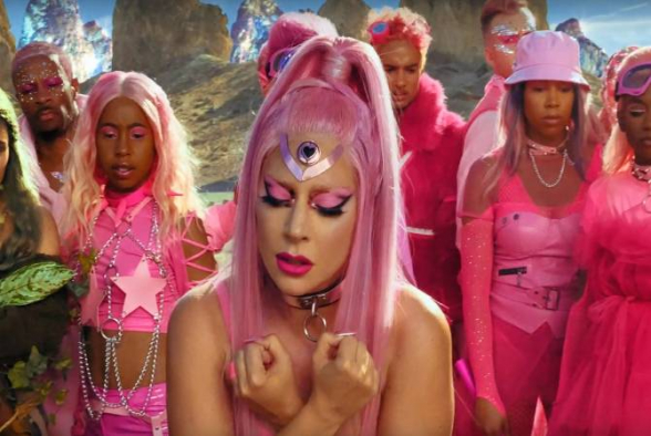 Լեդի Գագան հոլովակ է ներկայացրել Ցանցում, որն ամբողջությամբ նկարահանվել է հեռախոսով (տեսանյութ)