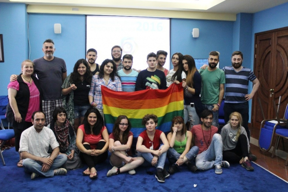 ԼԳԲՏ ֆորումի ժամանակ վստահություն են հայտնել, որ եթե ԱՅՈ-ն հաղթի, ապա իրենք կկարողանան ամուսնանալ և երեխա որդեգրել